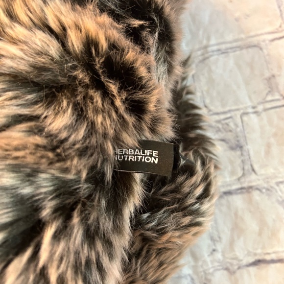 HERBALIFE NUTRITION POLYESTER & ACRYLIC FAUX FUR INFINITY SCARF O/S - Picture 7 of 7